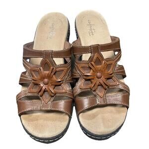 Clarks Collection Women's Size 8 D Sandals Leather Gold Brown shoes